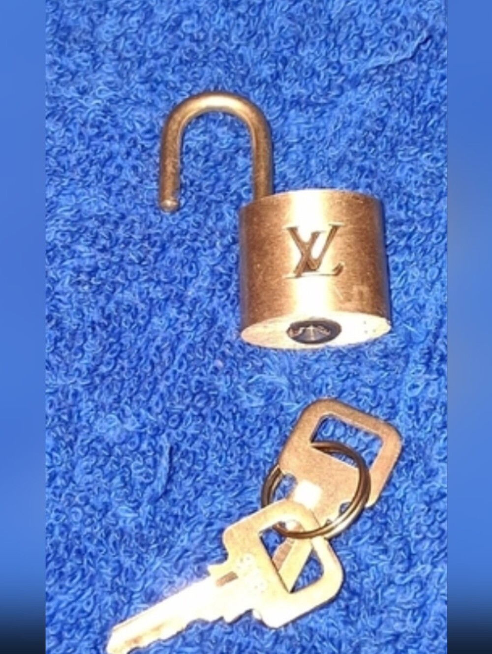 Source Unknown Gold-tone Padlock with Matching Key Set
